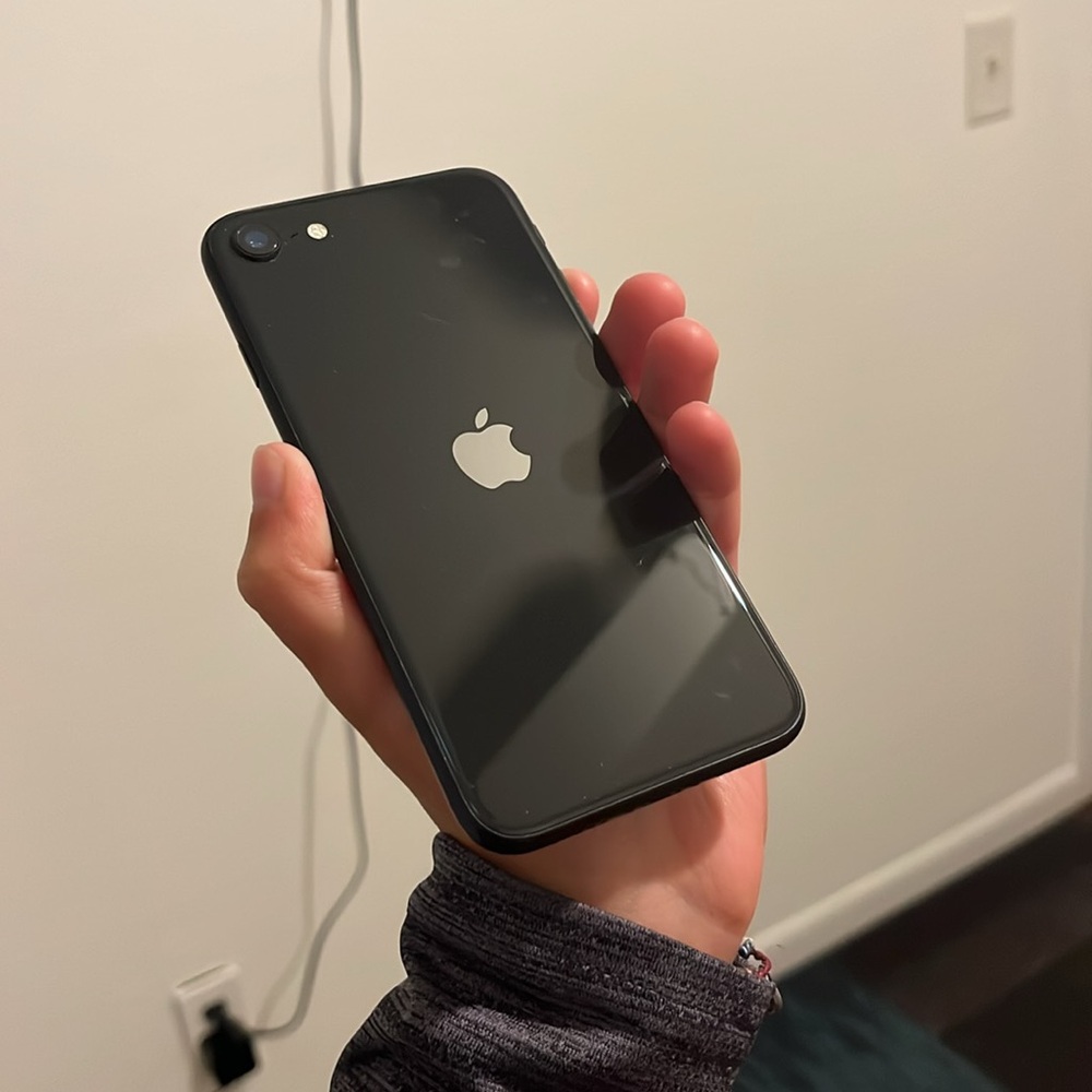 Very lightly used iphone se 2nd gen